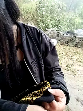 Snapshot of Tiyir597 chatting on 10/07/25, 02:31 Tiyir597 online show from 10/07/25, 02:31