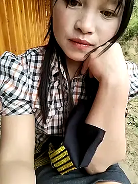 Snapshot of Tiyir597 chatting on 10/17/25, 02:48 Tiyir597 online show from 10/17/25, 02:48