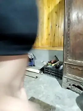 Snapshot of Tiyir597 chatting on 10/17/25, 02:52 Tiyir597 online show from 10/17/25, 02:52