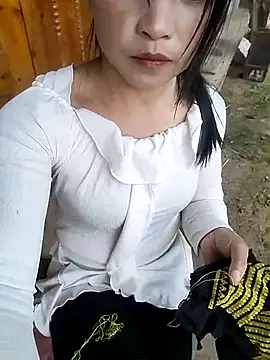 Snapshot of Tiyir597 chatting on 10/18/25, 04:15 Tiyir597 online show from 10/18/25, 04:15