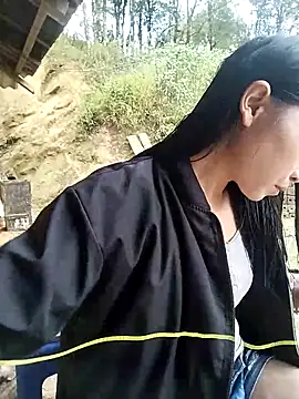 Snapshot of Tiyir597 chatting on 10/19/25, 04:13 Tiyir597 online show from 10/19/25, 04:13