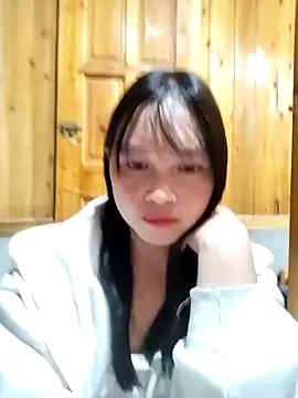 Snapshot of Tiyir597 chatting on 10/20/25, 03:23 Tiyir597 online show from 10/20/25, 03:23