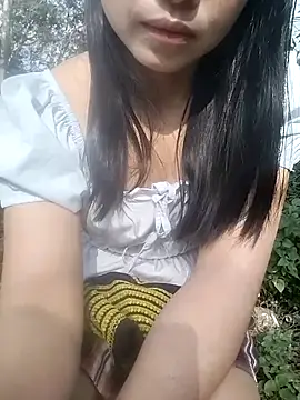 Snapshot of Tiyir597 chatting on 10/30/25, 02:35 Tiyir597 online show from 10/30/25, 02:35