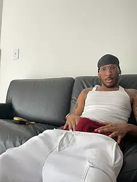 Snapshot of bamfbobbybrown chatting on 08/05/26, 06:33 bamfbobbybrown online show from 08/05/26, 06:33