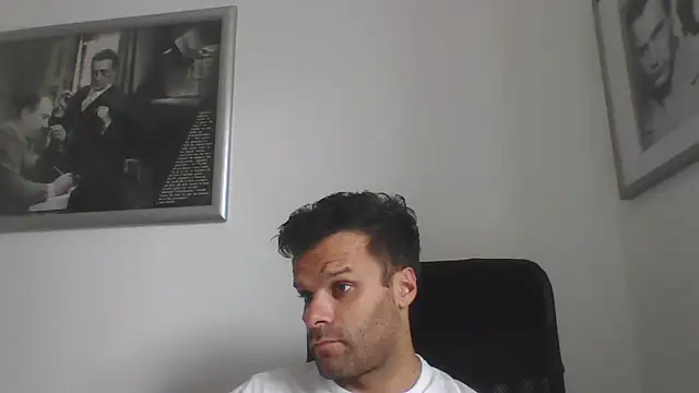 Snapshot of FROCETTO93 chatting on 09/10/25, 01:44 FROCETTO93 online show from 09/10/25, 01:44