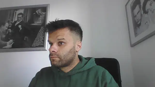 Snapshot of FROCETTO93 chatting on 10/09/25, 02:37 FROCETTO93 online show from 10/09/25, 02:37