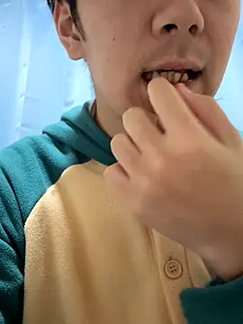 Snapshot of suzaku1229 chatting on 11/12/25, 01:44 suzaku1229 online show from 11/12/25, 01:44