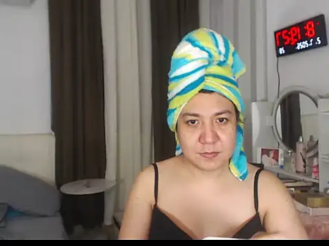 Snapshot of stellahugeX chatting on 07/02/26, 12:21 stellahugeX online show from 07/02/26, 12:21