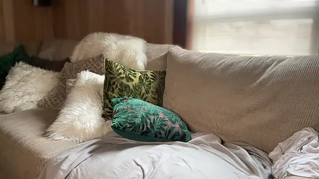 Snapshot of PefectNipz chatting on 09/17/25, 04:08 PefectNipz online show from 09/17/25, 04:08