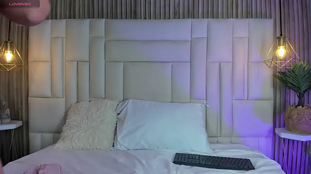 LovelyEyesx online show from 04/15/26, 05:09