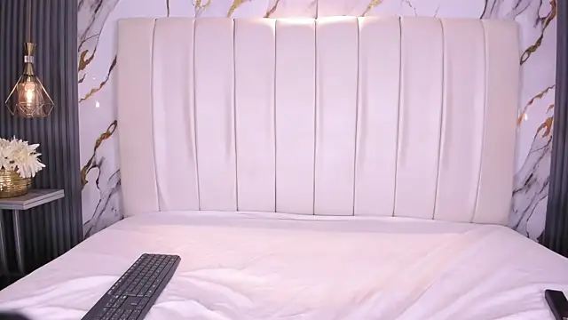 LovelyEyesx online show from 07/07/26, 07:07