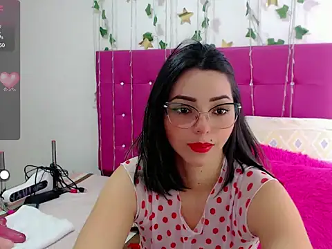 sara arias00 online show from 10/13/25, 01:44