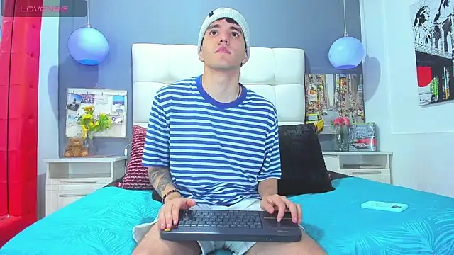 Matteo12  online show from 10/31/25, 03:07