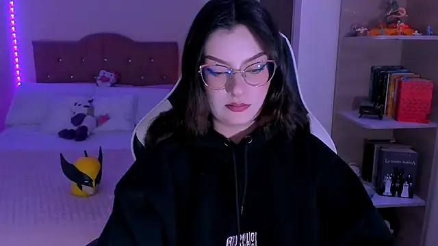 OphelianaRose33 online show from 12/20/25, 10:39