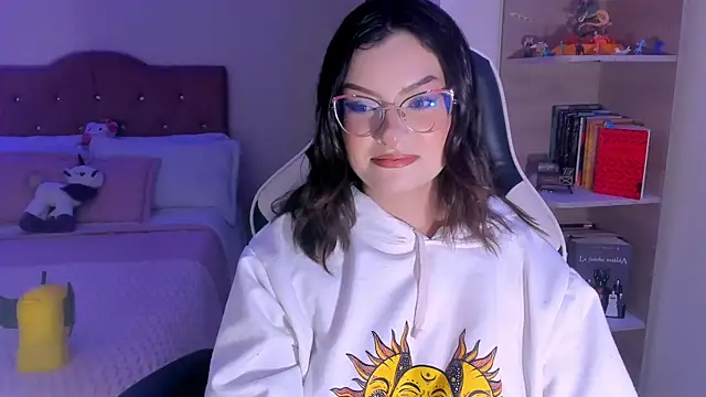 OphelianaRose33 online show from 01/05/26, 10:02