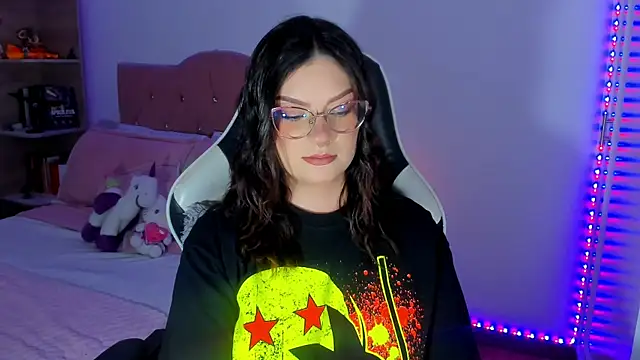 Snapshot of OphelianaRose33 chatting on 05/25/26, 10:49 OphelianaRose33 online show from 05/25/26, 10:49