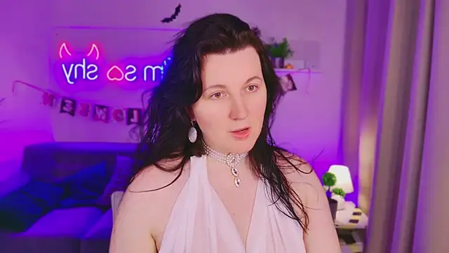 love me  tonight  online show from 10/28/25, 10:23