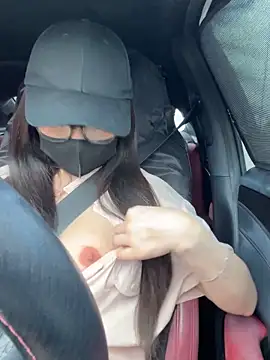 Snapshot of Linh_2004 chatting on 09/18/25, 04:58 Linh 2004 online show from 09/18/25, 04:58