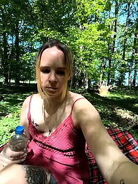 Snapshot of SexyMilf_37 chatting on 05/02/26, 12:32 SexyMilf 37 online show from 05/02/26, 12:32