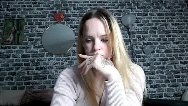 Snapshot of SexyMilf_37 chatting on 05/08/26, 08:25 SexyMilf 37 online show from 05/08/26, 08:25