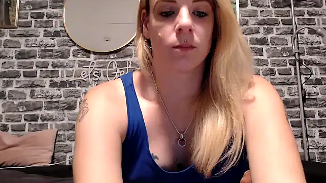 Snapshot of SexyMilf_37 chatting on 07/01/26, 08:19 SexyMilf 37 online show from 07/01/26, 08:19