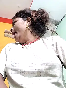 Hot mirchjii online show from 10/28/25, 03:21