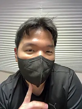 Snapshot of wolfdogwip chatting on 10/24/25, 12:12 wolfdogwip online show from 10/24/25, 12:12