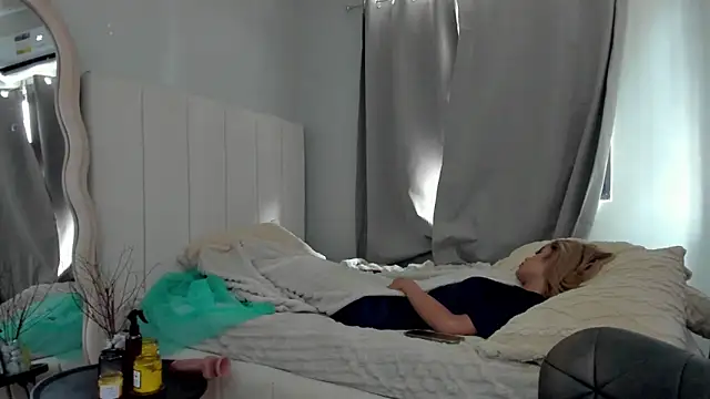 LUUVRRI 21 online show from 04/21/26, 02:51