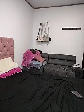 Snapshot of ariana_and_lucas chatting on 10/24/25, 12:41 ariana and lucas online show from 10/24/25, 12:41