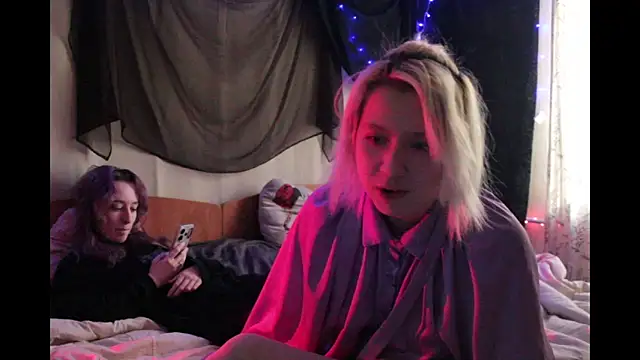 Snapshot of Avny_Loki chatting on 10/05/25, 11:52 Avny Loki online show from 10/05/25, 11:52