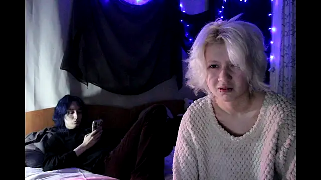 Snapshot of Avny_Loki chatting on 10/10/25, 02:43 Avny Loki online show from 10/10/25, 02:43