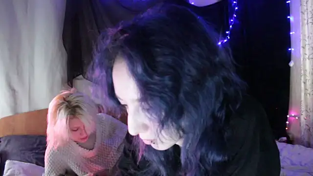 Snapshot of Avny_Loki chatting on 10/19/25, 01:01 Avny Loki online show from 10/19/25, 01:01