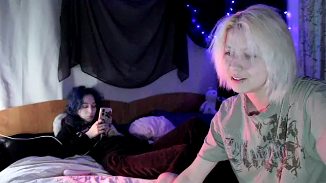 Snapshot of Avny_Loki chatting on 10/24/25, 02:30 Avny Loki online show from 10/24/25, 02:30