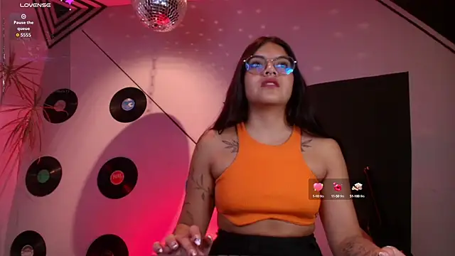 Lilith and Khloe online show from 09/20/25, 11:33