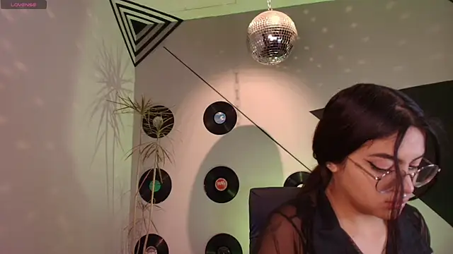 Lilith and Khloe online show from 10/19/25, 11:22