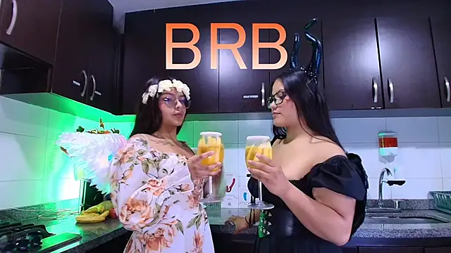 Lilith and Khloe online show from 11/02/25, 11:45