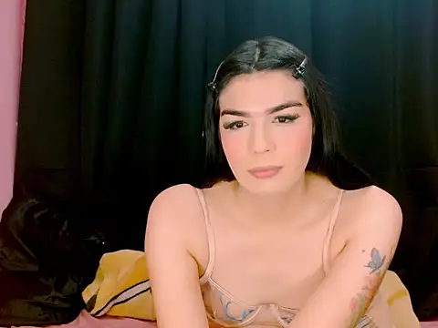 Snapshot of _crystal23_ chatting on 10/25/25, 04:31 crystal23 online show from 10/25/25, 04:31