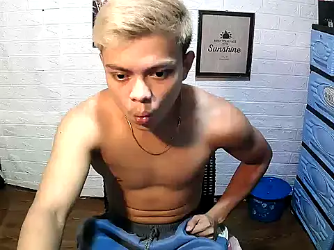 Snapshot of Pinoy_slutcummer69 chatting on 10/21/25, 07:42 Pinoy slutcummer69 online show from 10/21/25, 07:42