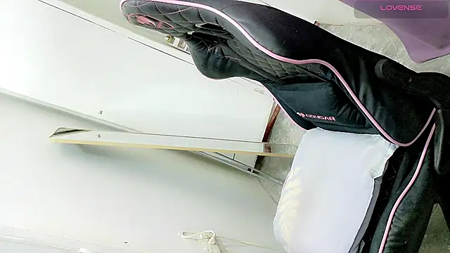 tgirljennie 69 online show from 03/22/26, 08:34