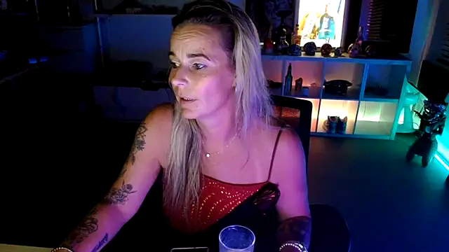 Mrs-Aurora online show from 10/05/25, 08:07