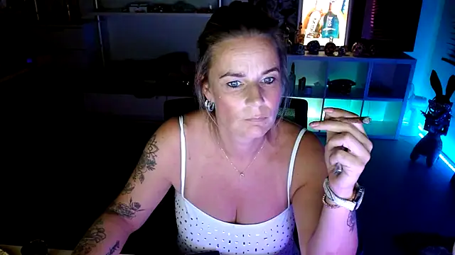 Mrs-Aurora online show from 10/13/25, 08:42