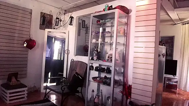 xinamora online show from 10/22/25, 02:50