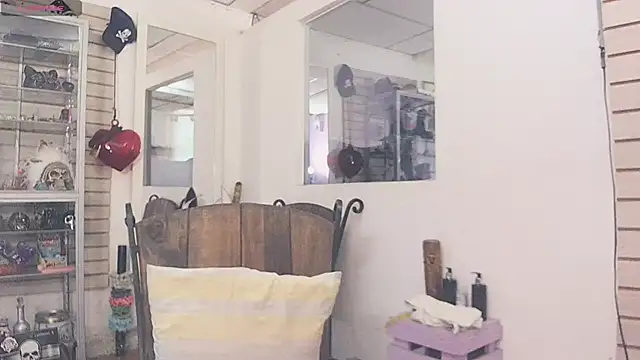 xinamora online show from 11/16/25, 06:24