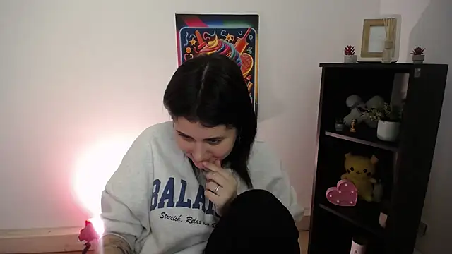 Katrin kiss  online show from 10/07/25, 12:35