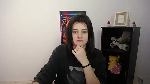 Katrin kiss  online show from 10/17/25, 12:30