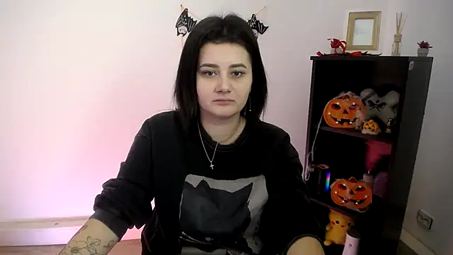 Katrin kiss  online show from 11/02/25, 12:40