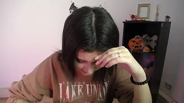 Katrin kiss  online show from 11/12/25, 12:38