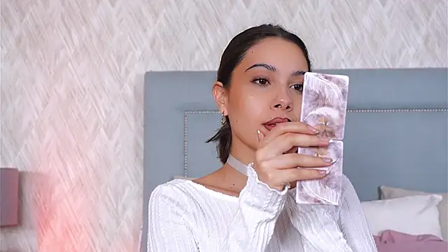 Sofy Bradd online show from 10/15/25, 03:17