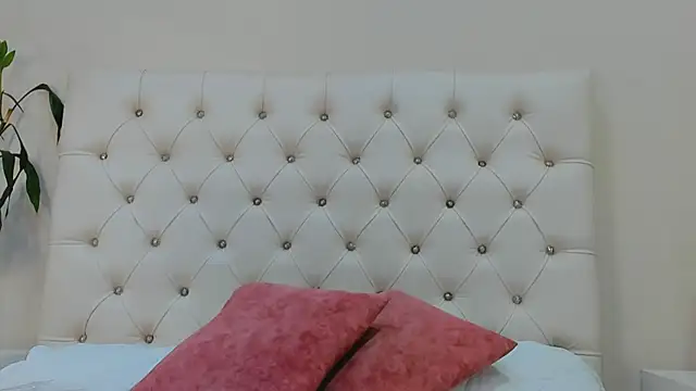 Perla Giraldo online show from 10/02/25, 04:19