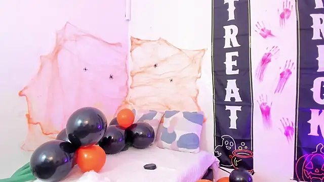 yunna7 online show from 10/28/25, 11:36